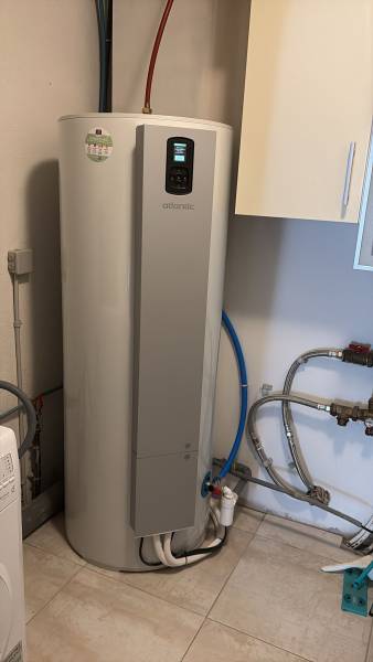 Installation d’un chauffe-eau thermodynamique Atlantic Calypso Split 270L pour maison individuelle à Bages dans l’Aude (11) proche de Narbonne