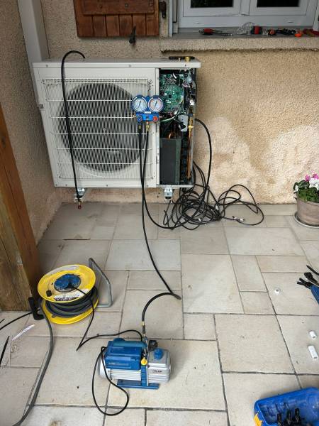 Installation d'une climatisation réversible au R32 à Narbonne dans l'Aude 