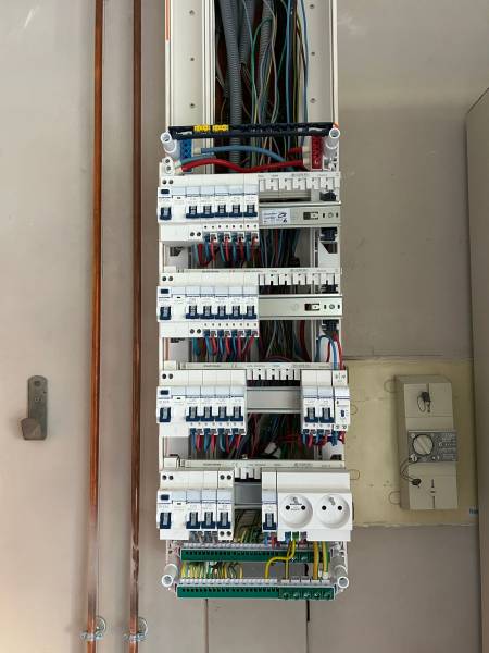 Remplacement de tableau électrique monophasé avec appareillage conforme à la norme NF C 15-100 à Narbonne