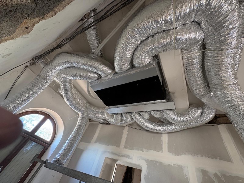 Installation de systèmes de climatisation gainable et VMC avec régulation Airzone pour un domaine à AGDE dans l'Hérault (34)