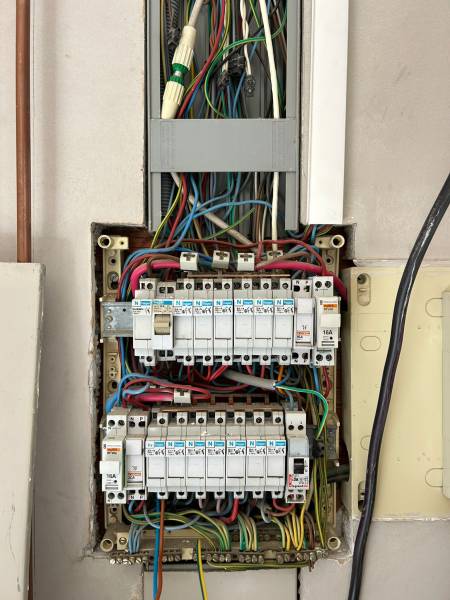 Remplacement de tableau électrique monophasé avec appareillage conforme à la norme NF C 15-100 à Narbonne dans l'Aude 