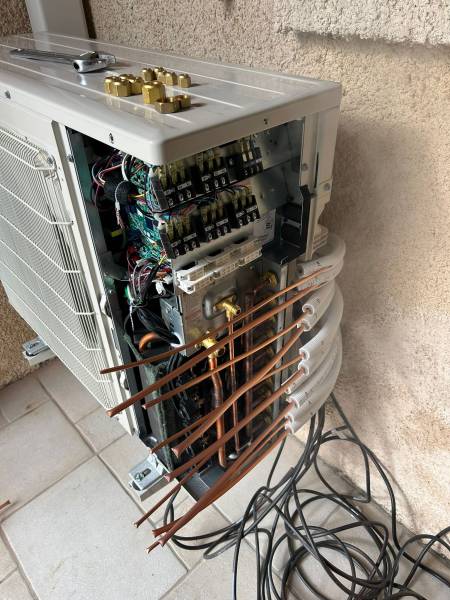 Installation d'un Multi Split Mitsubishi Gamme AY avec mise en service de climatisation réversible à Narbonne dans l'Aude 