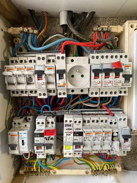 Rénovation complète d’un tableau électrique, avec reprise des lignes et mise en sécurité dans l'Aude à Sigean (11)