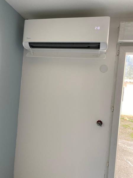 Installation pompe à chaleur air/air multi split Midea gamme Breezeless avec quatre unités intérieures à Narbonne