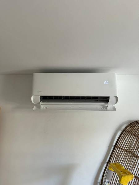 Installation Pompe à Chaleur Air-Air MIDEA Breezless, une Solution de Confort Thermique pour Résidence à Narbonne-Plage dans l'Aude (11