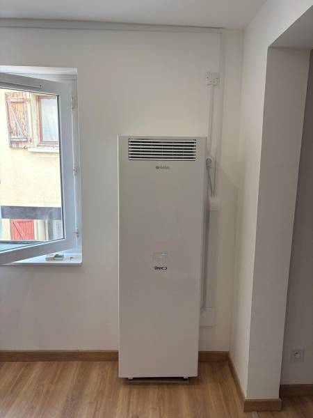 Installation climatisation UNICO Vertical 35 HP EVAN avec kit pompe relevage Sauermann Delta Pack à Narbonne centre Ville dans l'Aude (11)