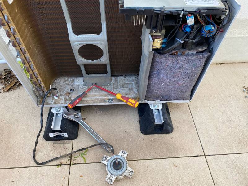 Dépannage climatisation rapide et efficace de votre climatisation réversible par spécialistes qualifiés 2CE Froid & ChaudEntretien de climatisation réversible avec contrôle complet des performances et nettoyage à Narbonne dans L'Aude (11 ) 