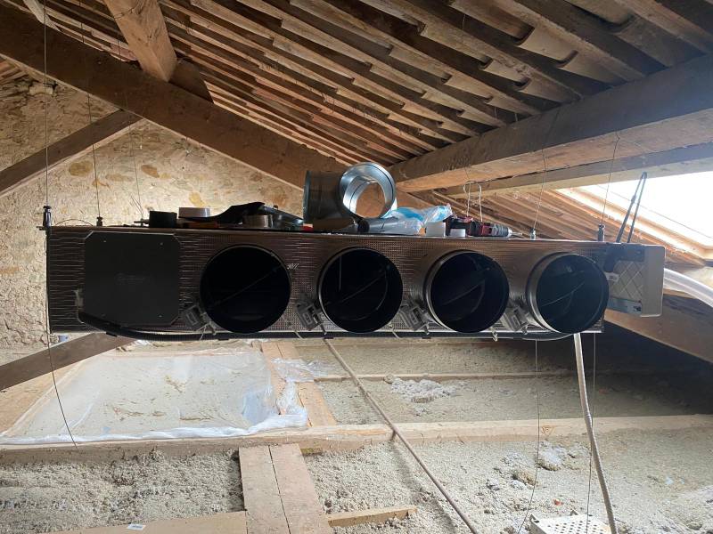 Installation de systèmes de climatisation gainable et VMC avec régulation Airzone pour un domaine à AGDE dans l'Hérault (34) 