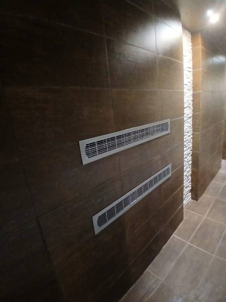 Installation d'un déshumidificateur encastré GECO par 2CE Froid Chaud à Narbonne pour protéger durablement votre piscine intérieure contre l'humidité